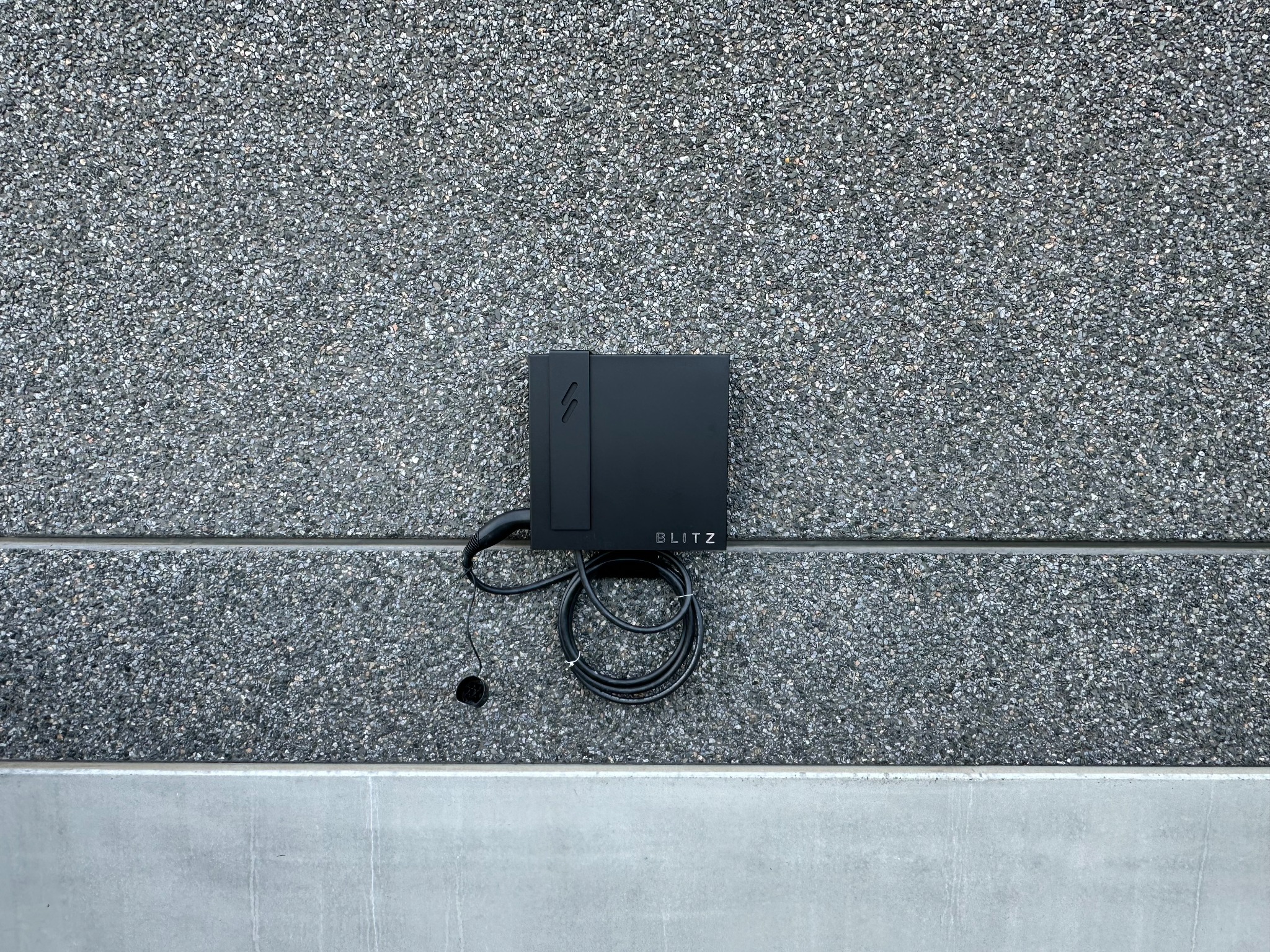 Borne de recharge murale Blitz installée par AVWElec