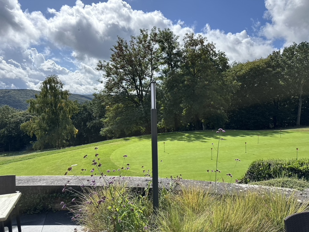 Borne lumineuse installée dans un jardin par AVWElec